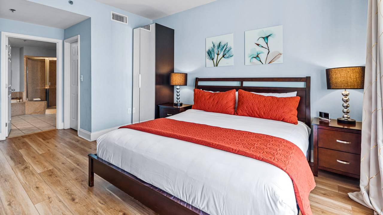 Laketown Wharf 1527 Laketown Wharf 1527