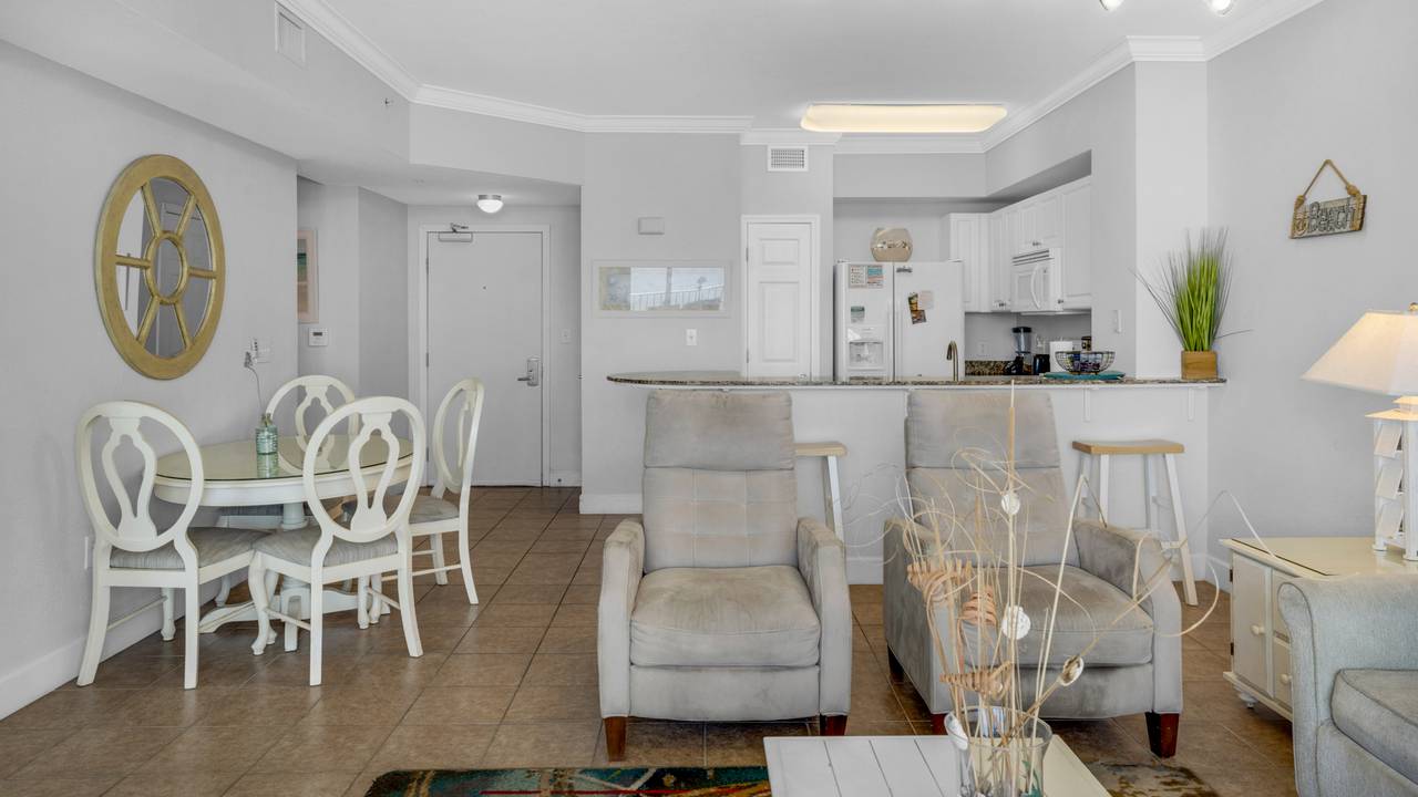 Tidewater 2315 Living Area, Dining Table and Kitchen Tidewater 2315 Living Area, Dining Table and Kitchen