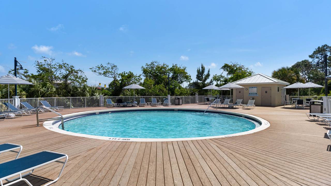 Laketown Wharf Grounds and Amenities Laketown Wharf Grounds and Amenities