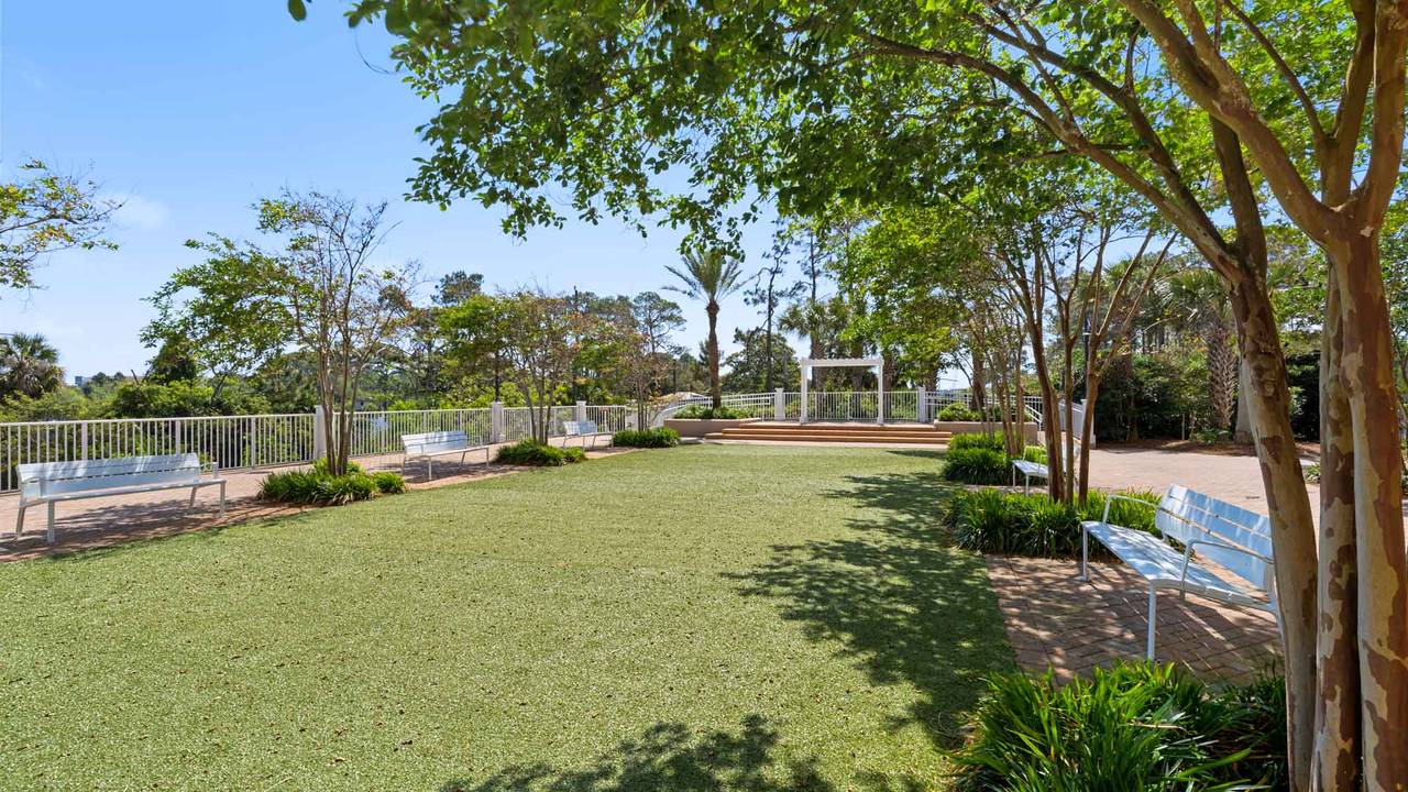 Laketown Wharf Grounds and Amenities Laketown Wharf Grounds and Amenities