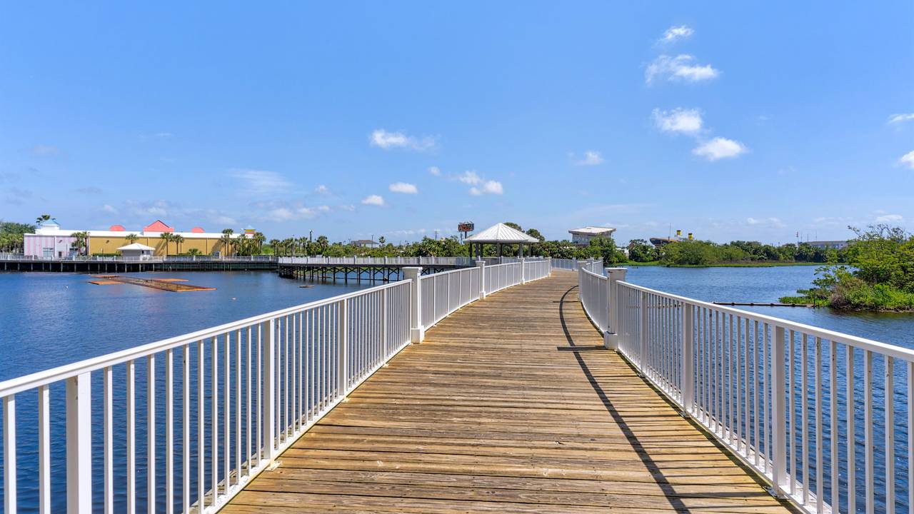 Laketown Wharf Grounds and Amenities Laketown Wharf Grounds and Amenities