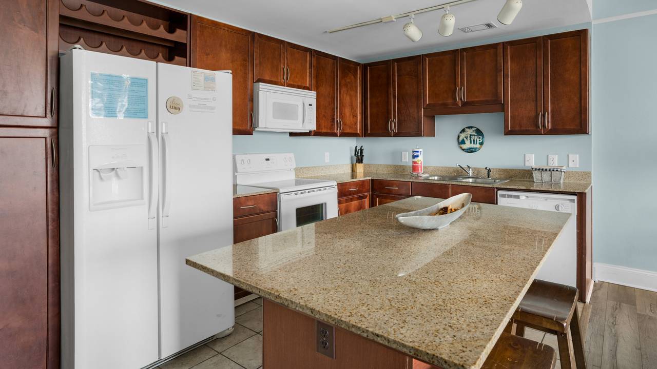 Laketown Wharf 1037 Kitchen Area Laketown Wharf 1037 Kitchen Area