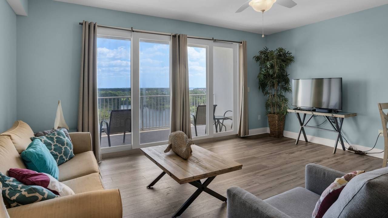 Laketown Wharf 1037 Living Area