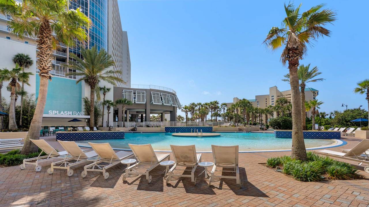 Laketown Wharf Grounds and Amenities Laketown Wharf Grounds and Amenities