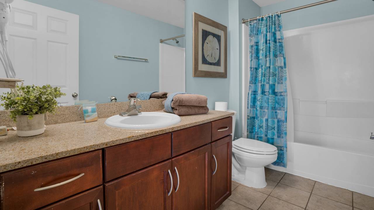 Laketown Wharf 1037 Bathroom Laketown Wharf 1037 Bathroom