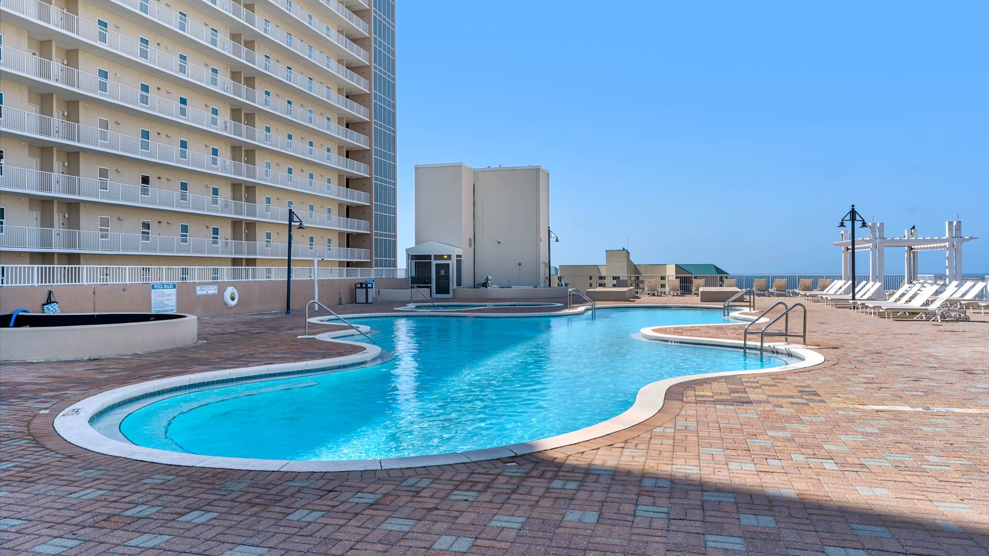 Laketown Wharf Grounds and Amenities