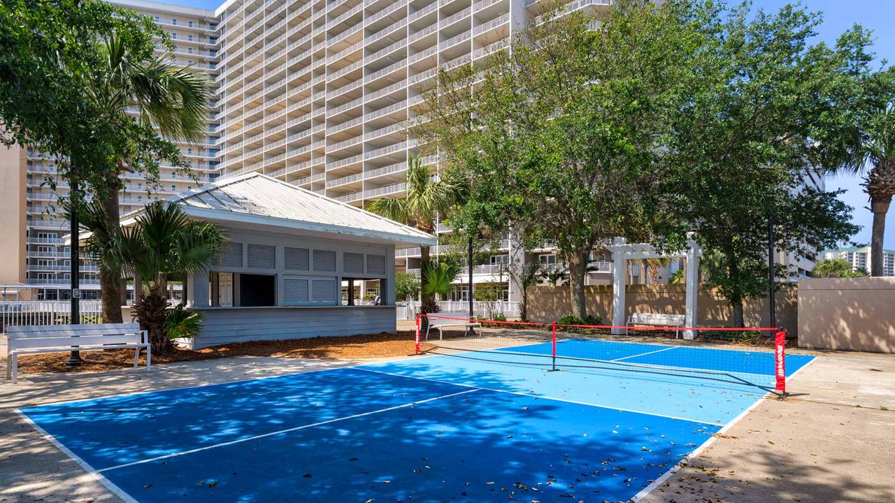 Laketown Wharf Grounds and Amenities Laketown Wharf Grounds and Amenities