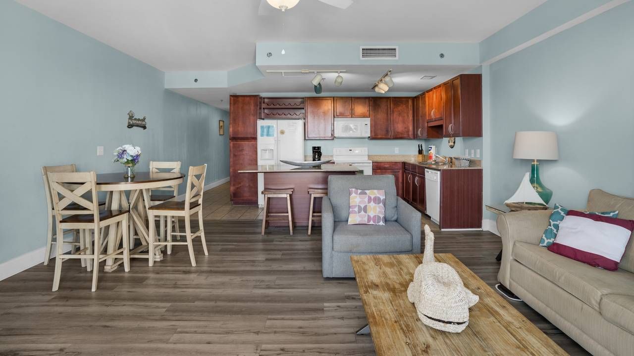 Laketown Wharf 1037 Living Area