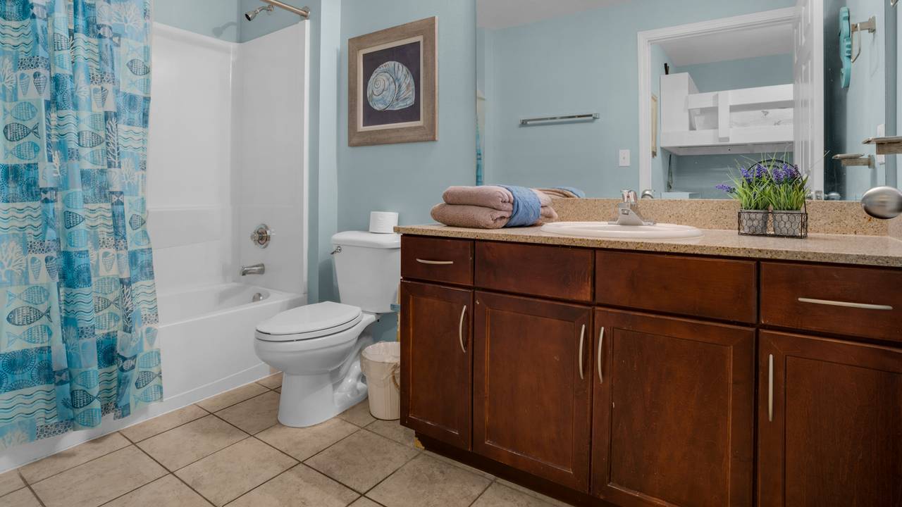 Laketown Wharf 1037 Bathroom Laketown Wharf 1037 Bathroom