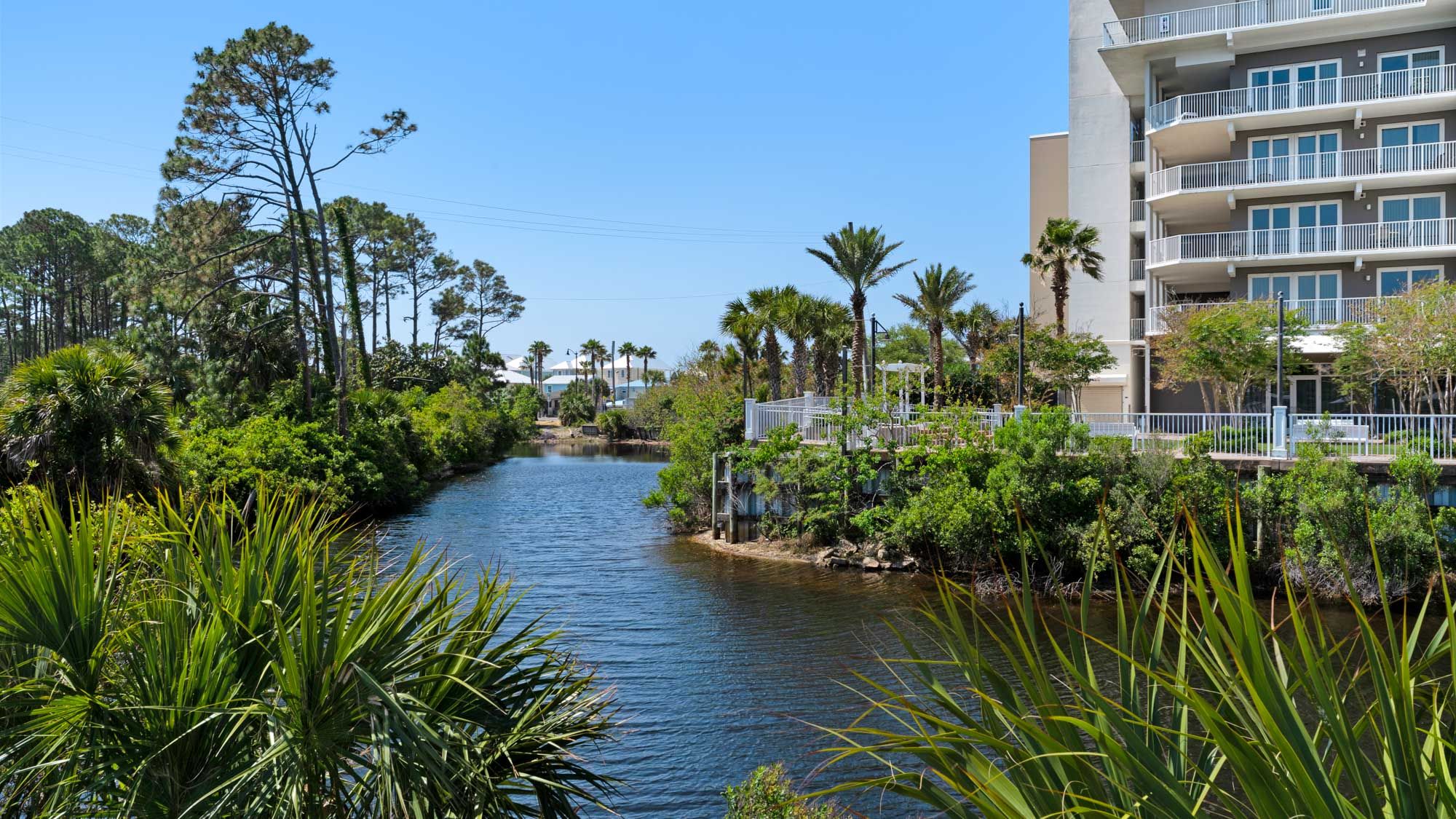 Laketown Wharf Grounds and Amenities