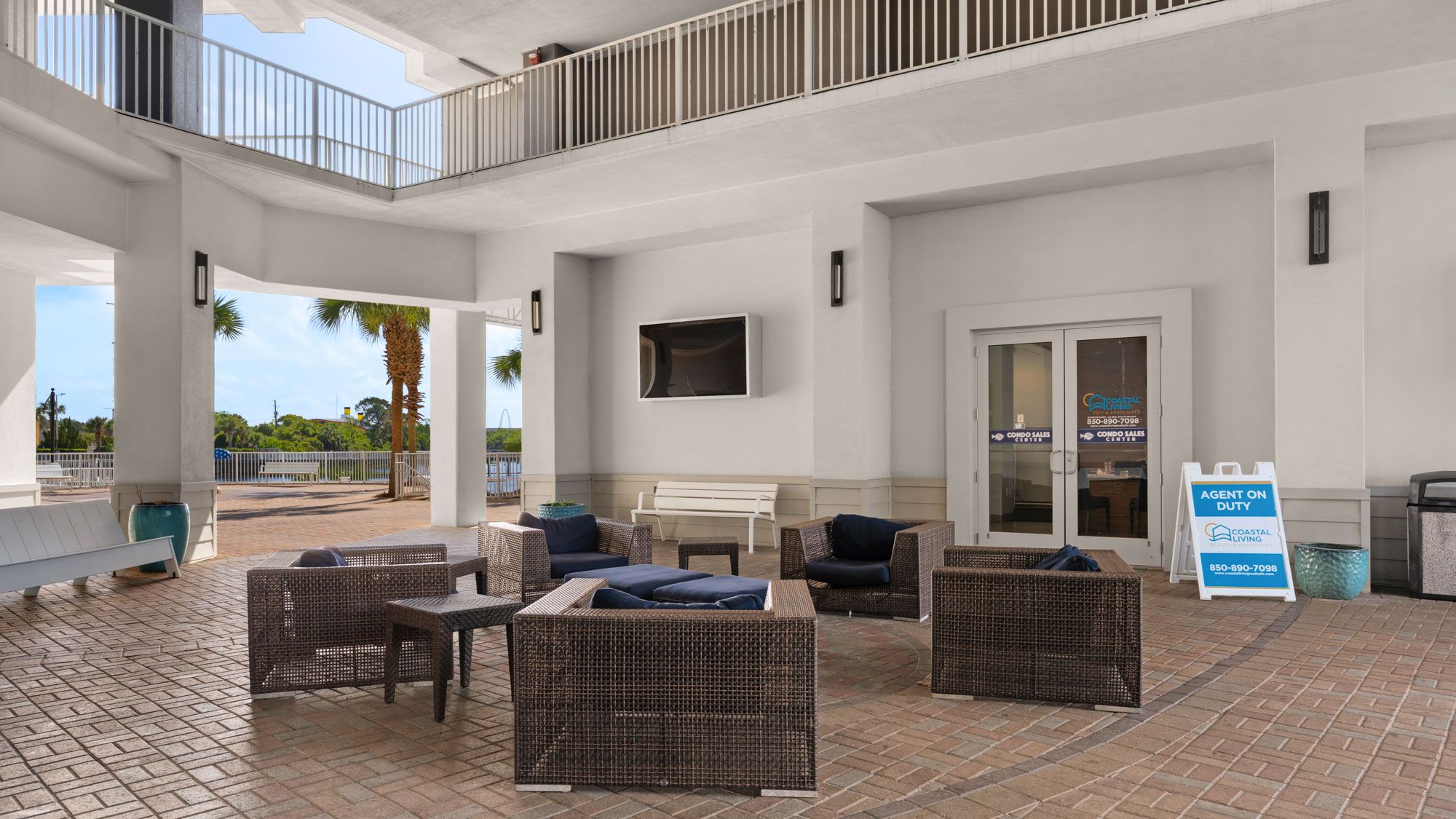 Laketown Wharf Grounds and Amenities