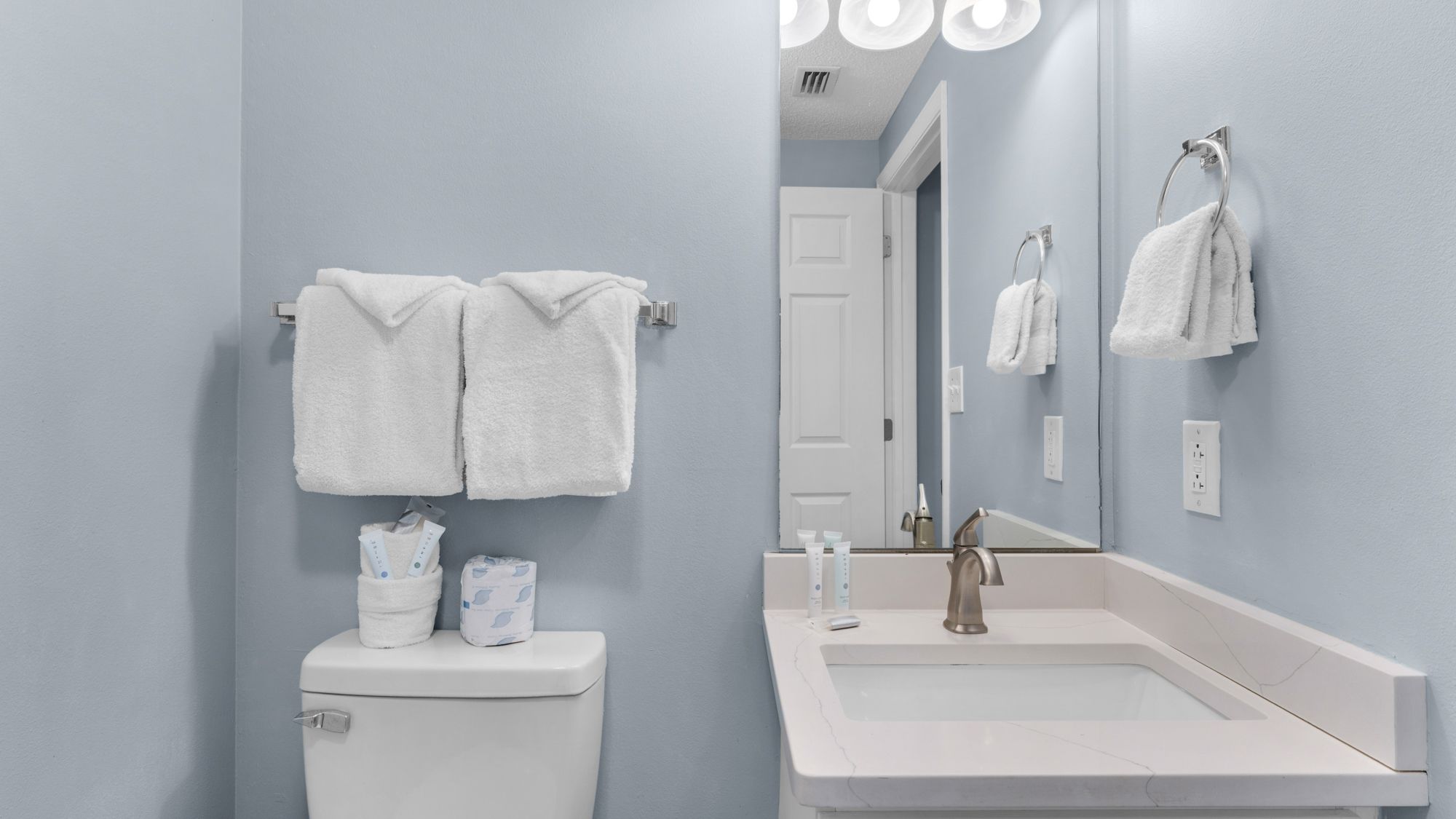 Majestic Tower 1-1606 Bathroom