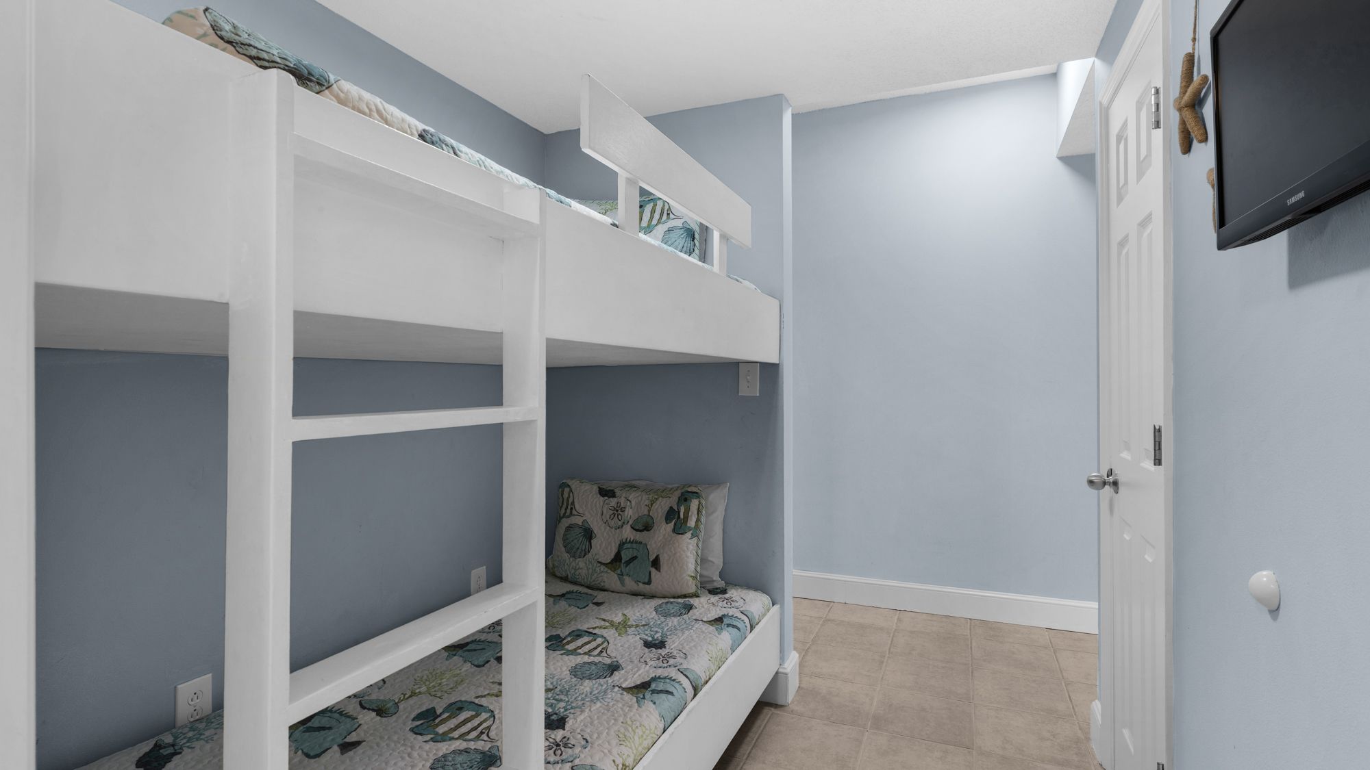 Majestic Tower 1-1606 Bunk bed