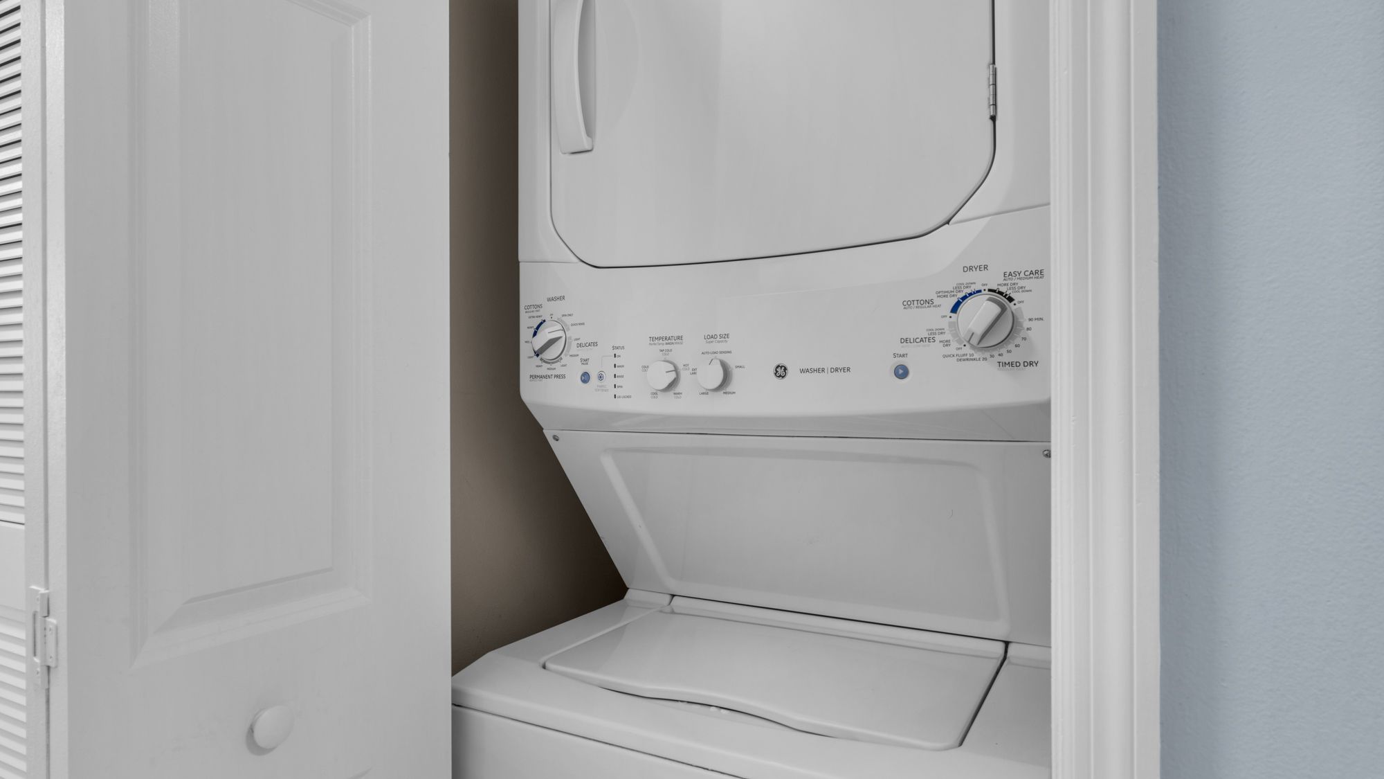 Majestic Tower 1-1606 Washer & Dryer