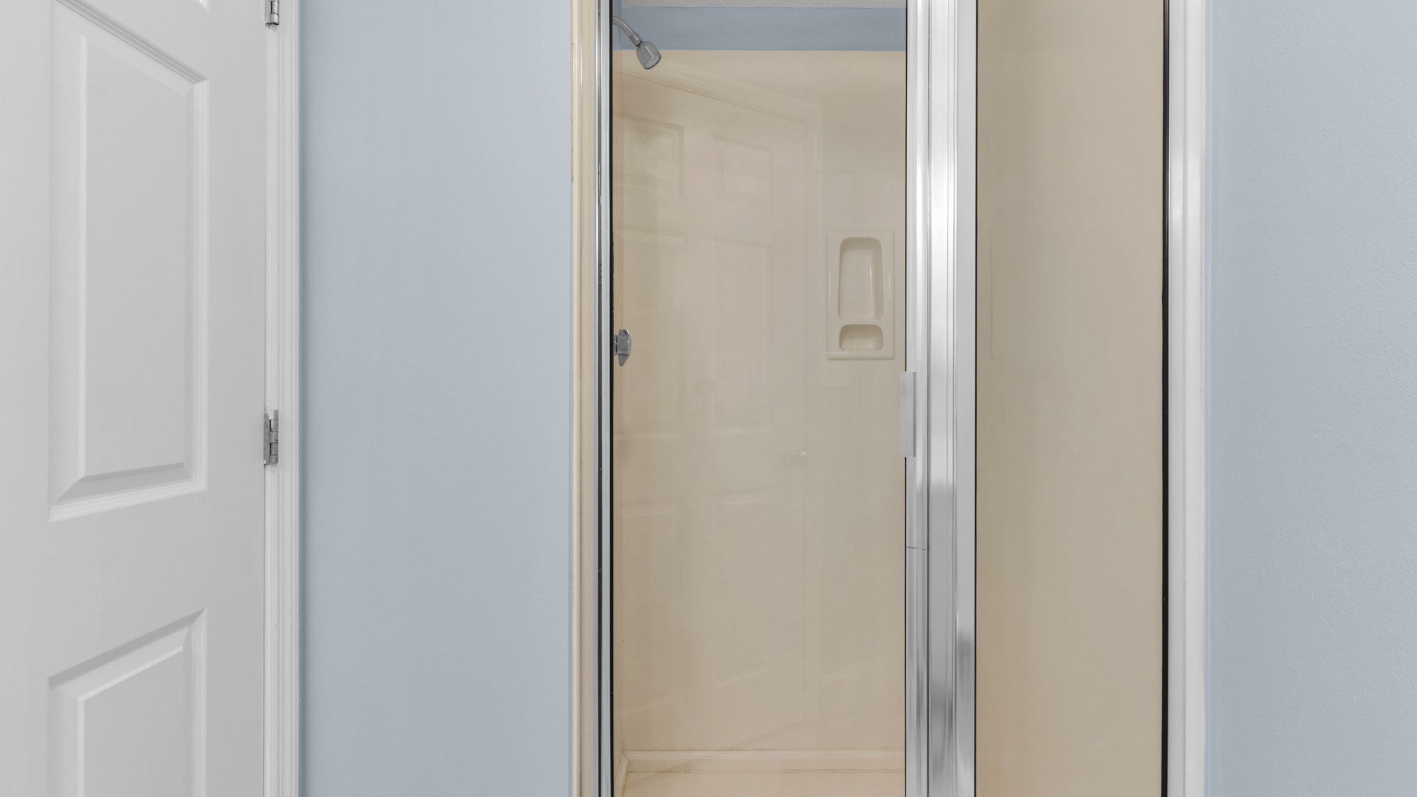 Majestic Tower 1-1606 Shower