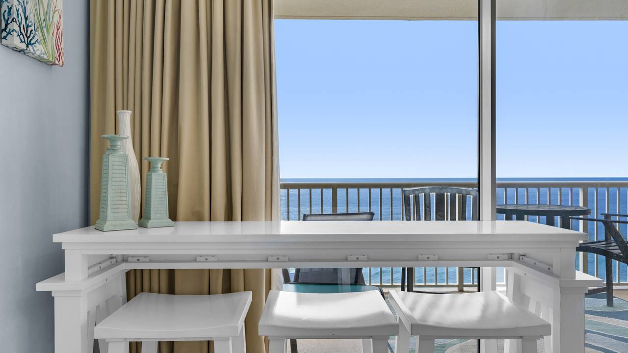 Majestic Tower 1-1606 Adjacent table with gulf views Majestic Tower 1-1606 Adjacent table with gulf views