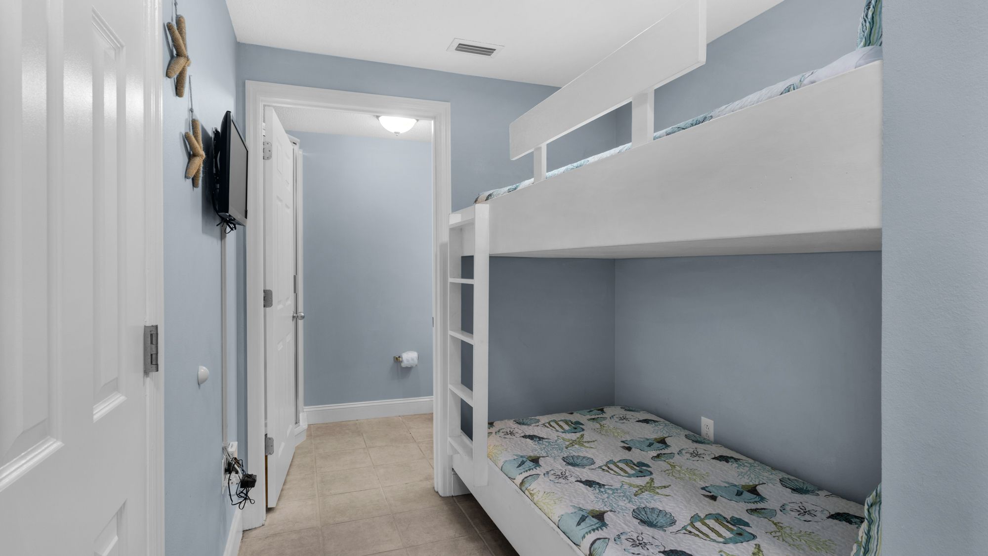 Majestic Tower 1-1606 Bunk bed