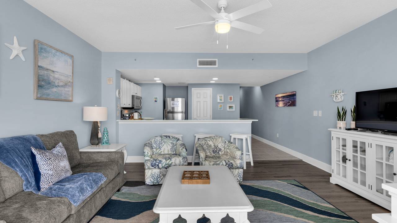 Majestic Tower 1-1606 Living area Majestic Tower 1-1606 Living area