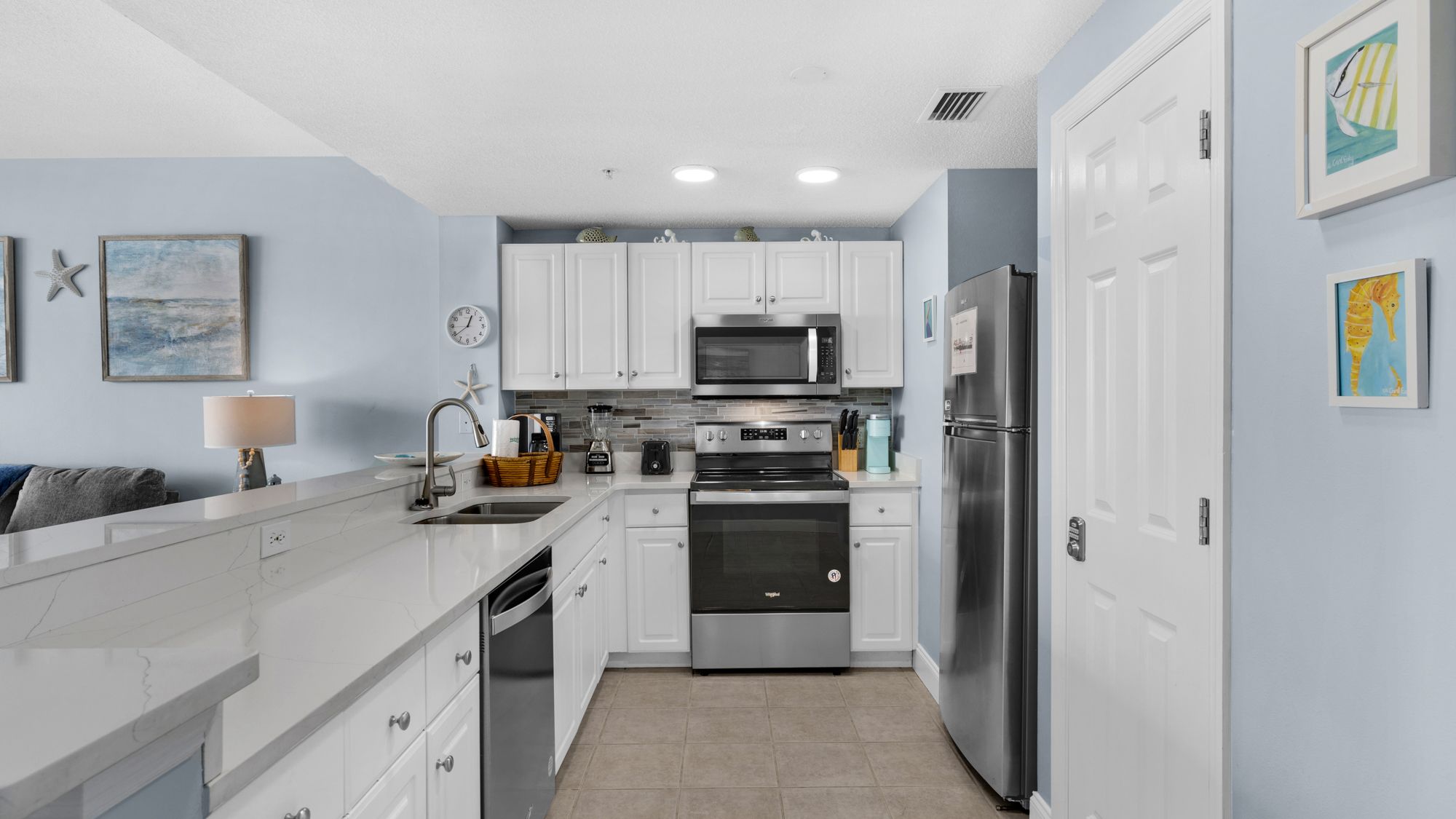 Majestic Tower 1-1606 Living area