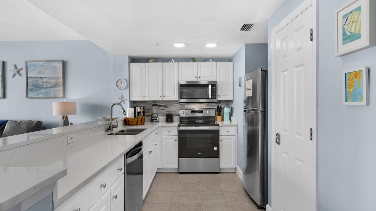 Majestic Tower 1-1606 Living area Majestic Tower 1-1606 Living area