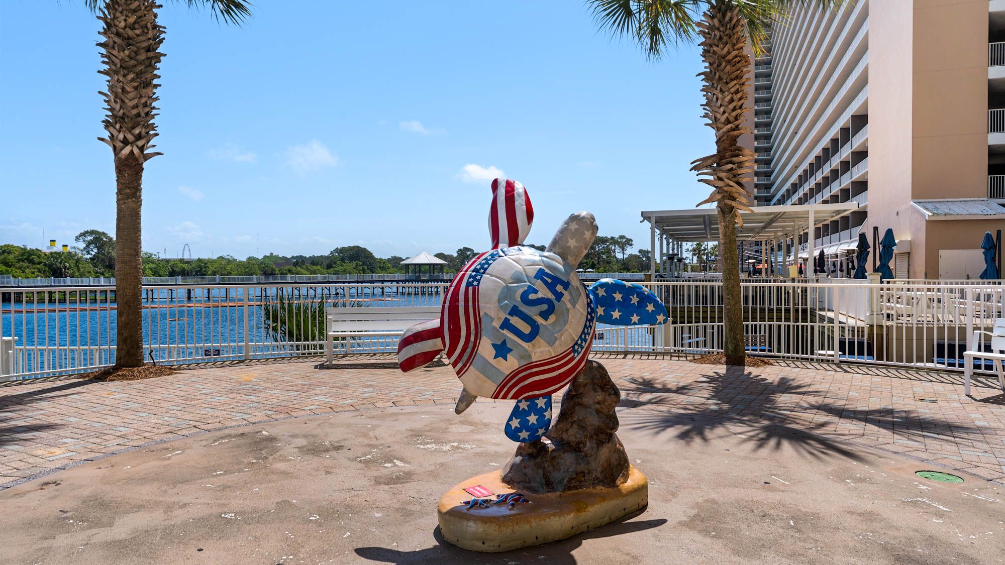 Laketown Wharf Grounds and Amenities