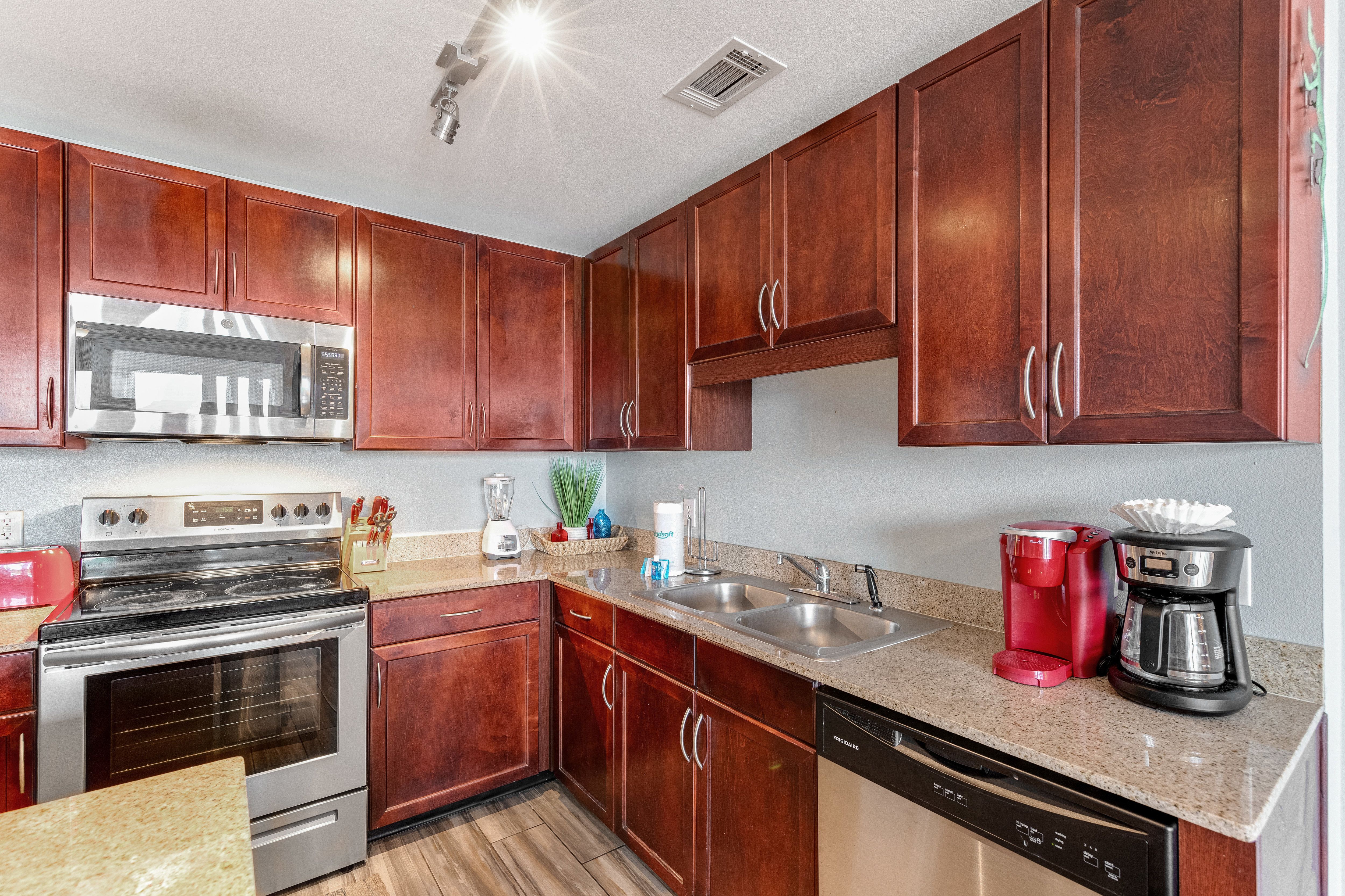 Laketown Wharf 335 Kitchen