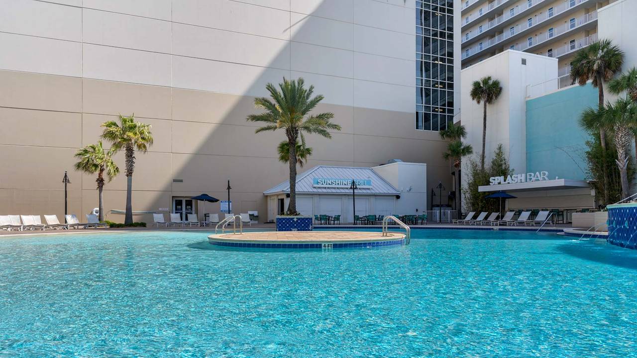 Laketown Wharf Grounds and Amenities Laketown Wharf Grounds and Amenities