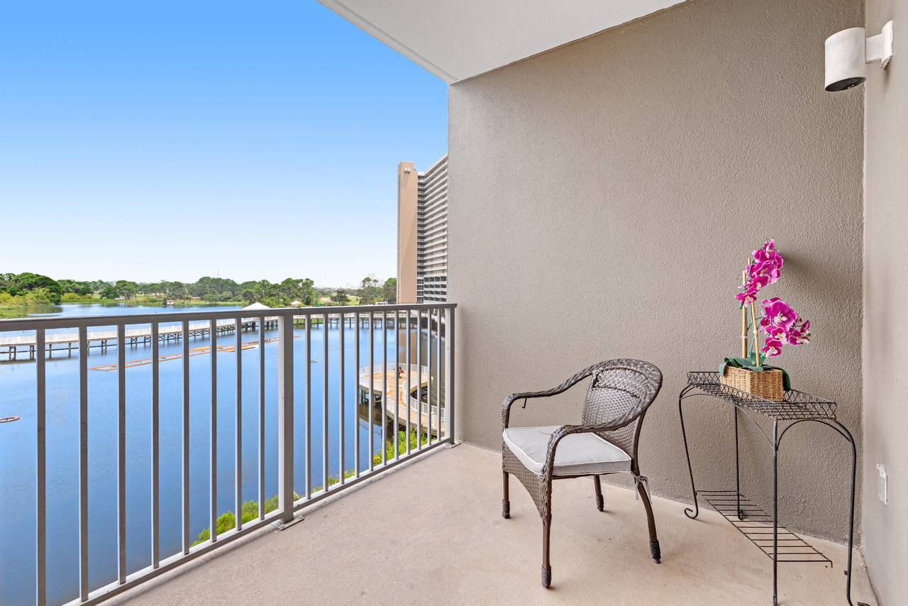 Laketown Wharf 335 Balcony with Lake Views Laketown Wharf 335 Balcony with Lake Views