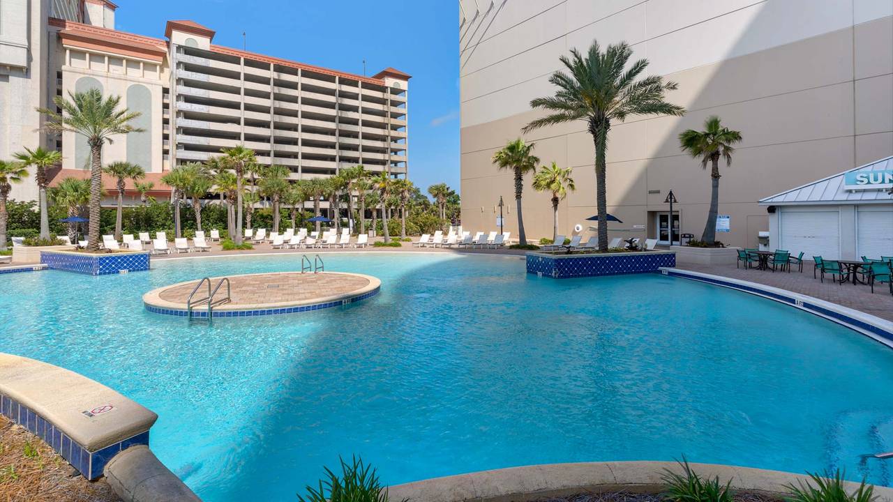 Laketown Wharf Grounds and Amenities Laketown Wharf Grounds and Amenities