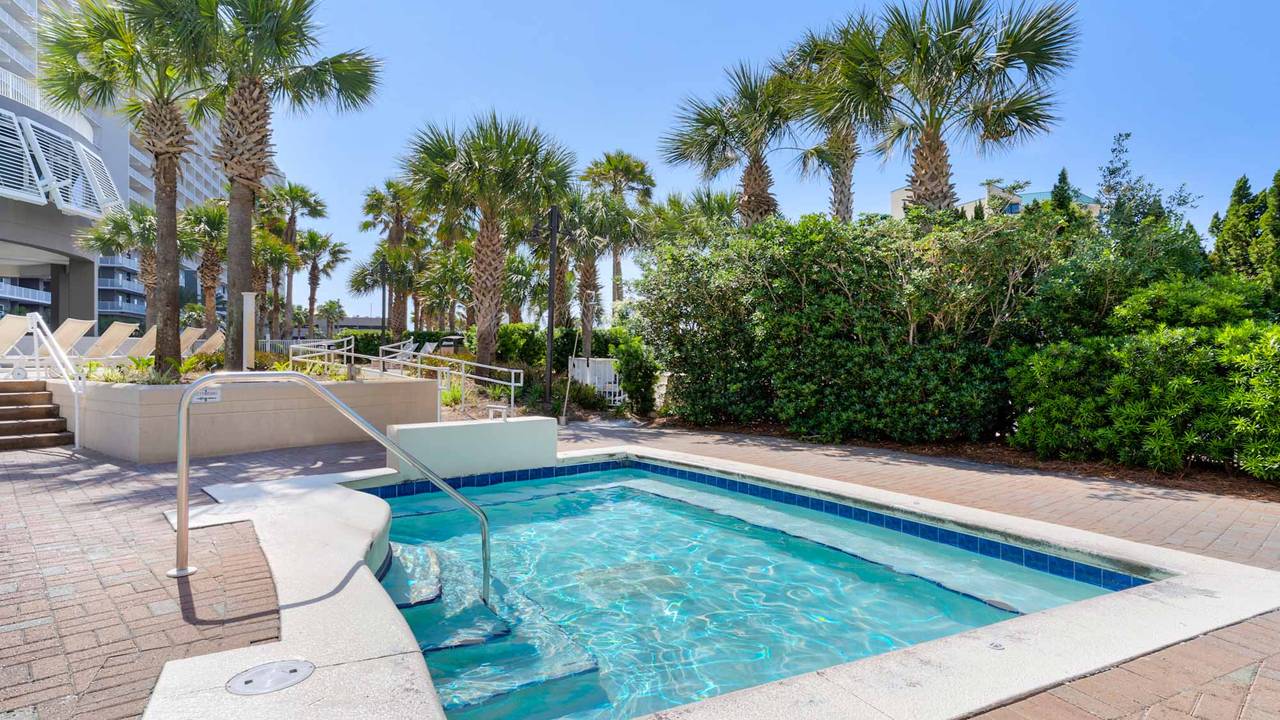 Laketown Wharf Grounds and Amenities Laketown Wharf Grounds and Amenities