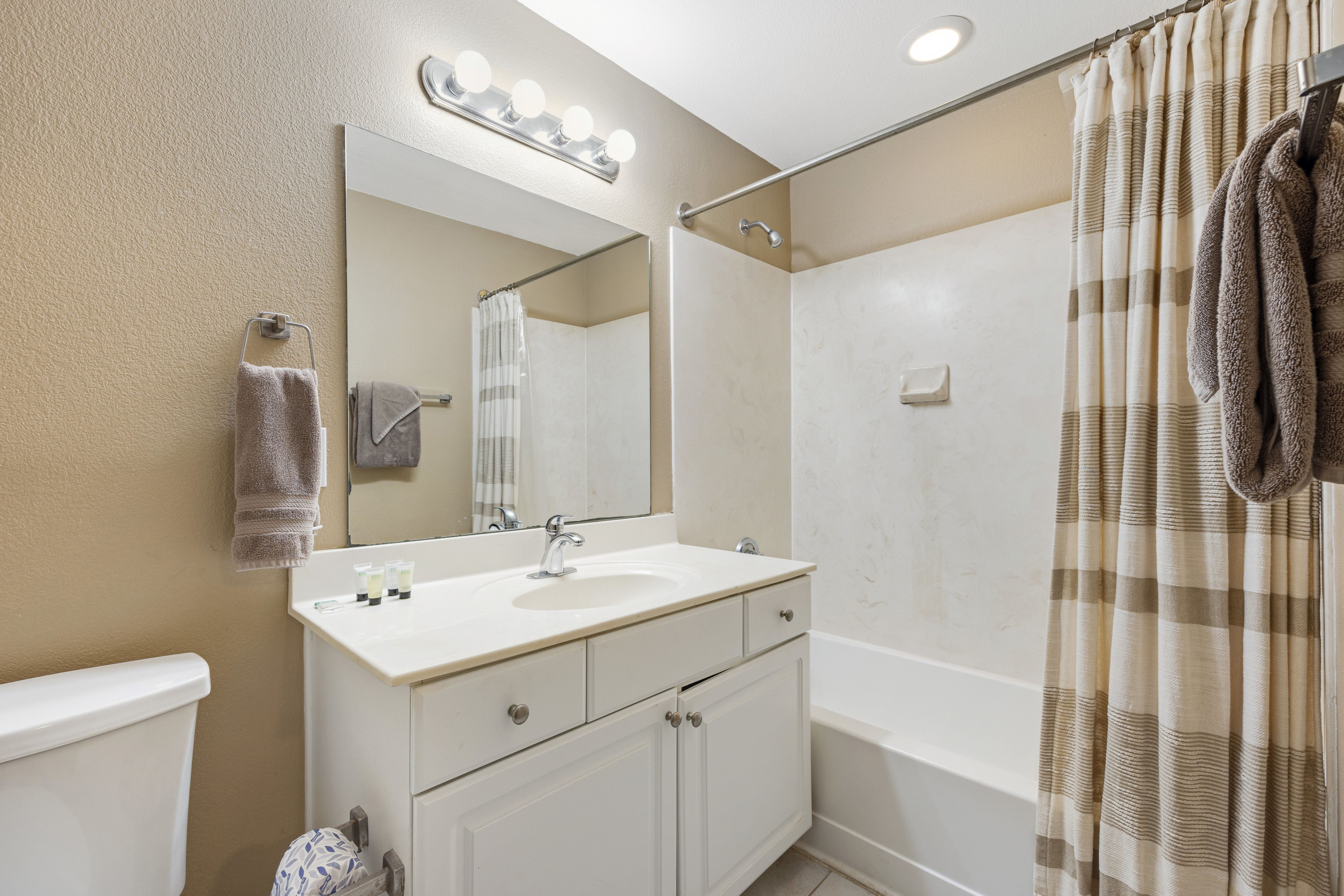 Tidewater 403 Bathroom