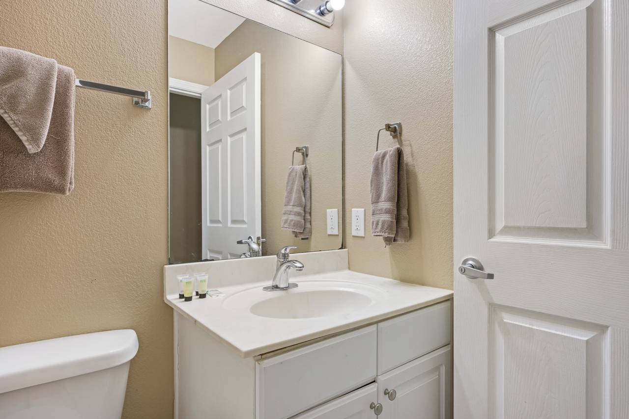 Tidewater 403 Bathroom Tidewater 403 Bathroom