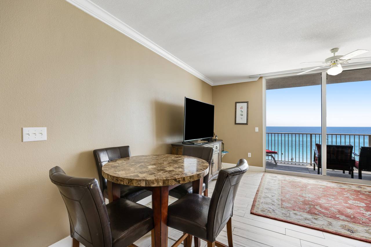 Tidewater 403 Dining Table and Living Area with Gulf Views Tidewater 403 Dining Table and Living Area with Gulf Views