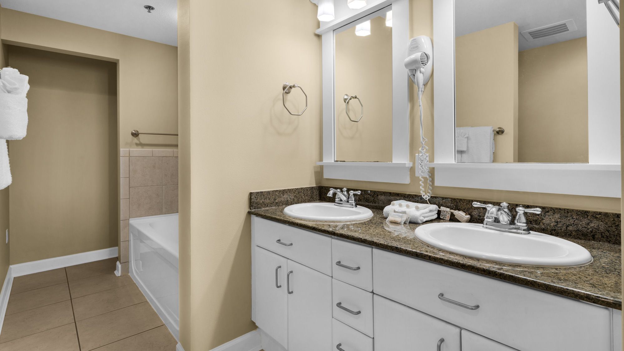 Grand Panama 1-1006 Master's Bathroom