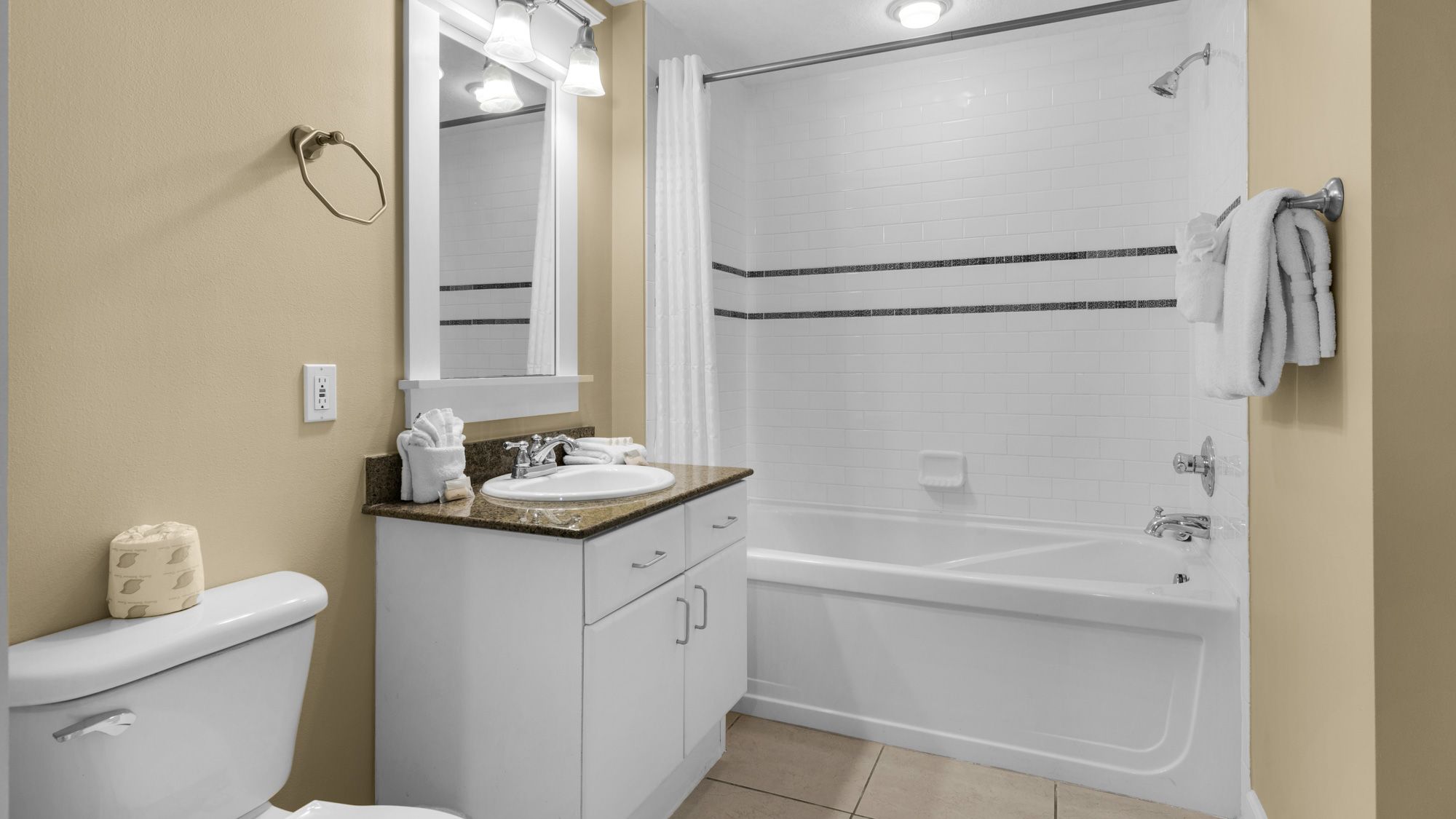 Grand Panama 1-1006 Shared Bathroom