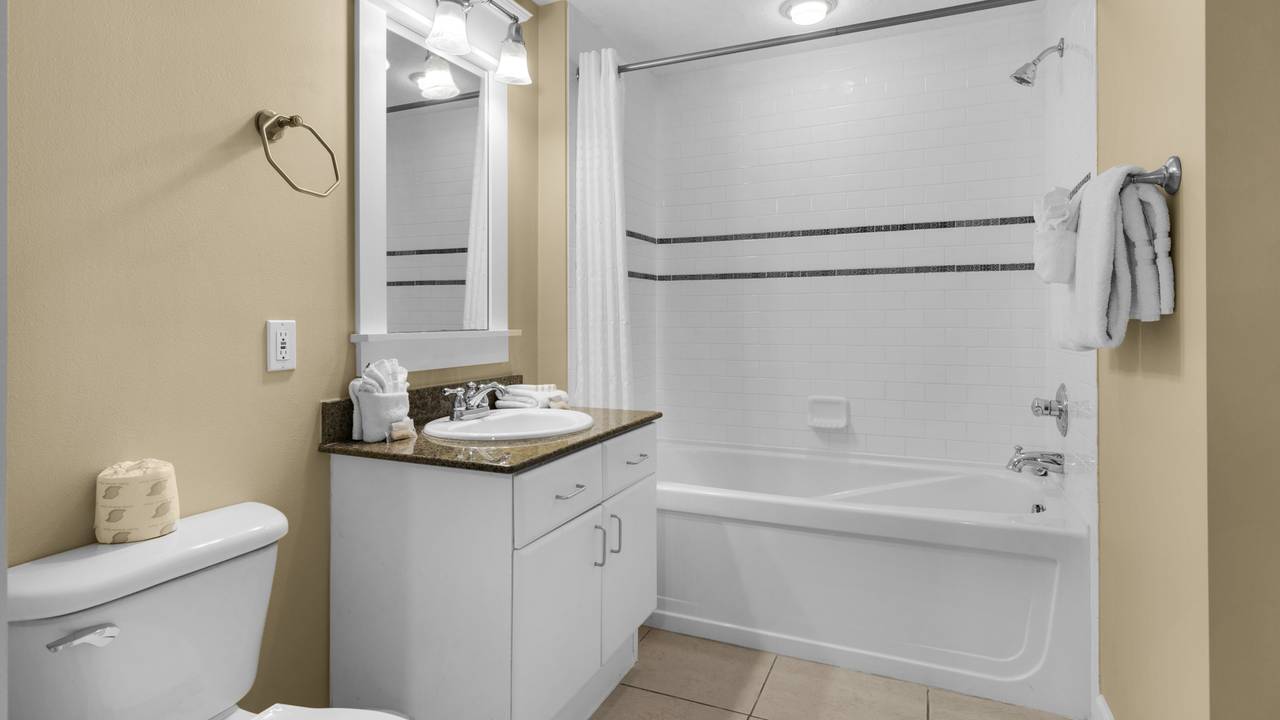 Grand Panama 1-1006 Shared Bathroom Grand Panama 1-1006 Shared Bathroom