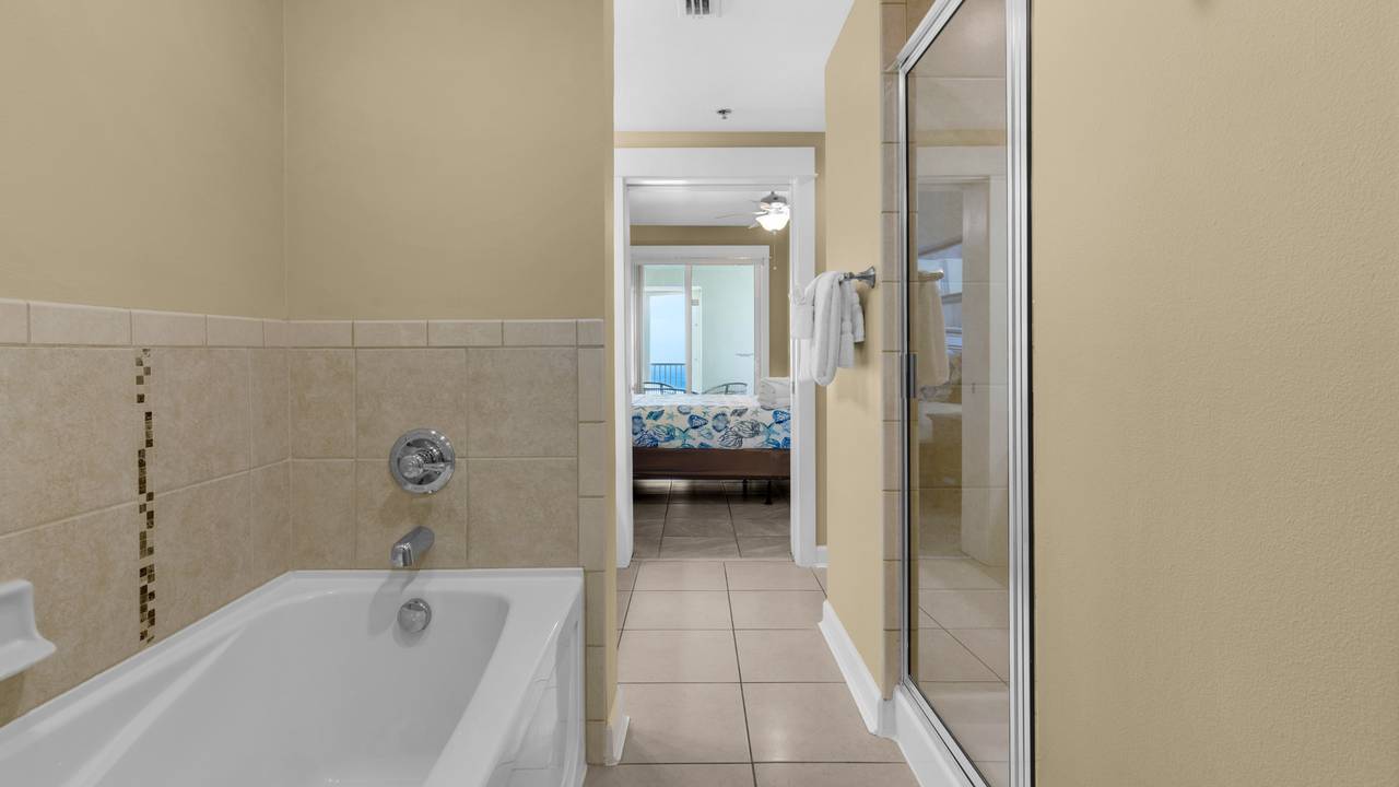 Grand Panama 1-1006 Master Bathroom Grand Panama 1-1006 Master Bathroom