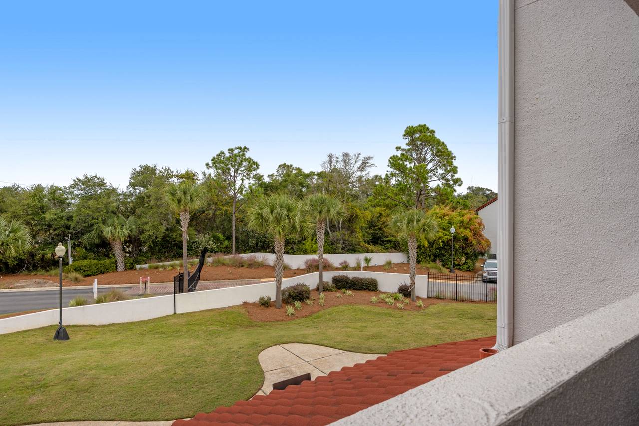 St. Thomas Square 1210B Balcony St. Thomas Square 1210B Balcony