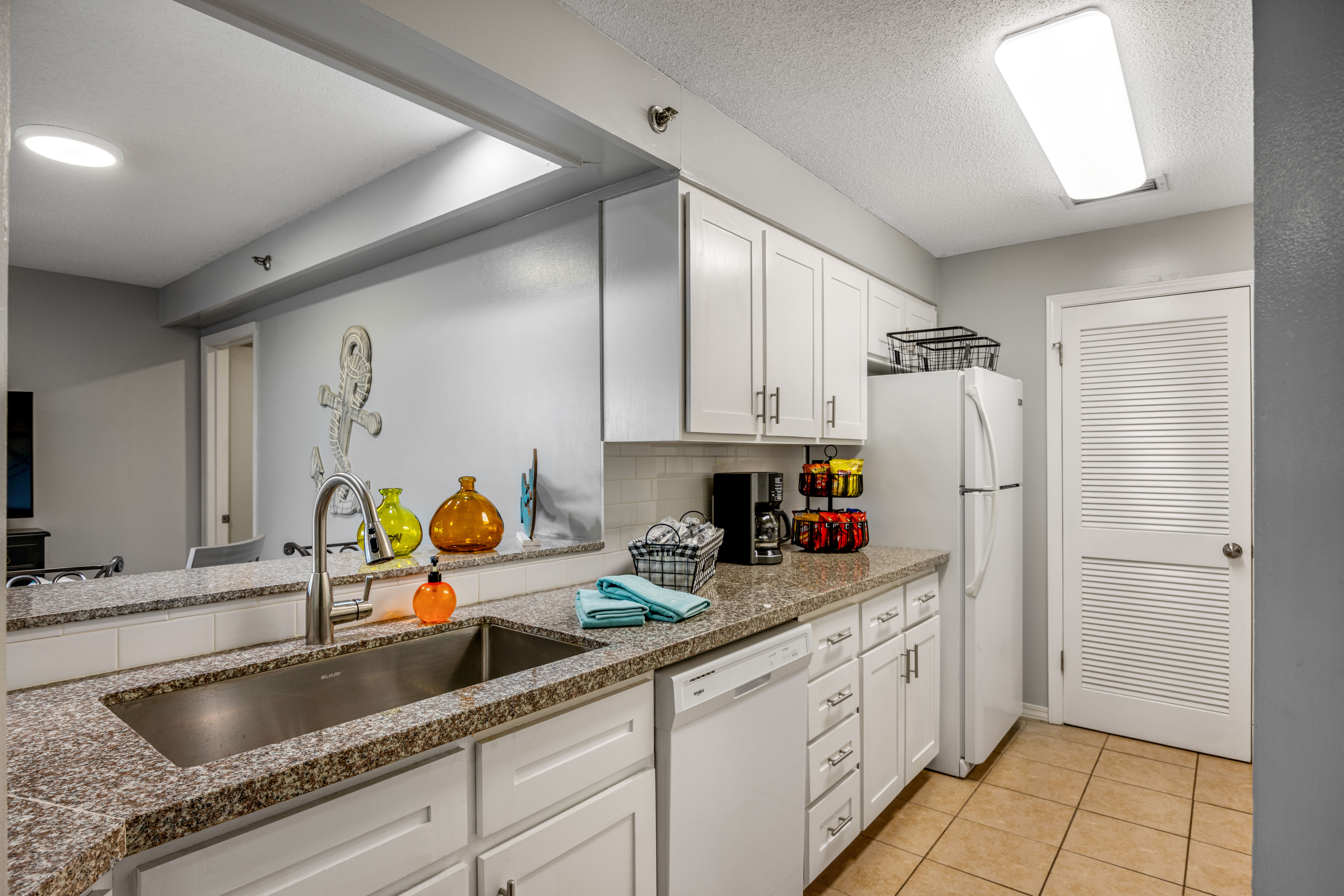 St. Thomas Square 1210B Kitchen