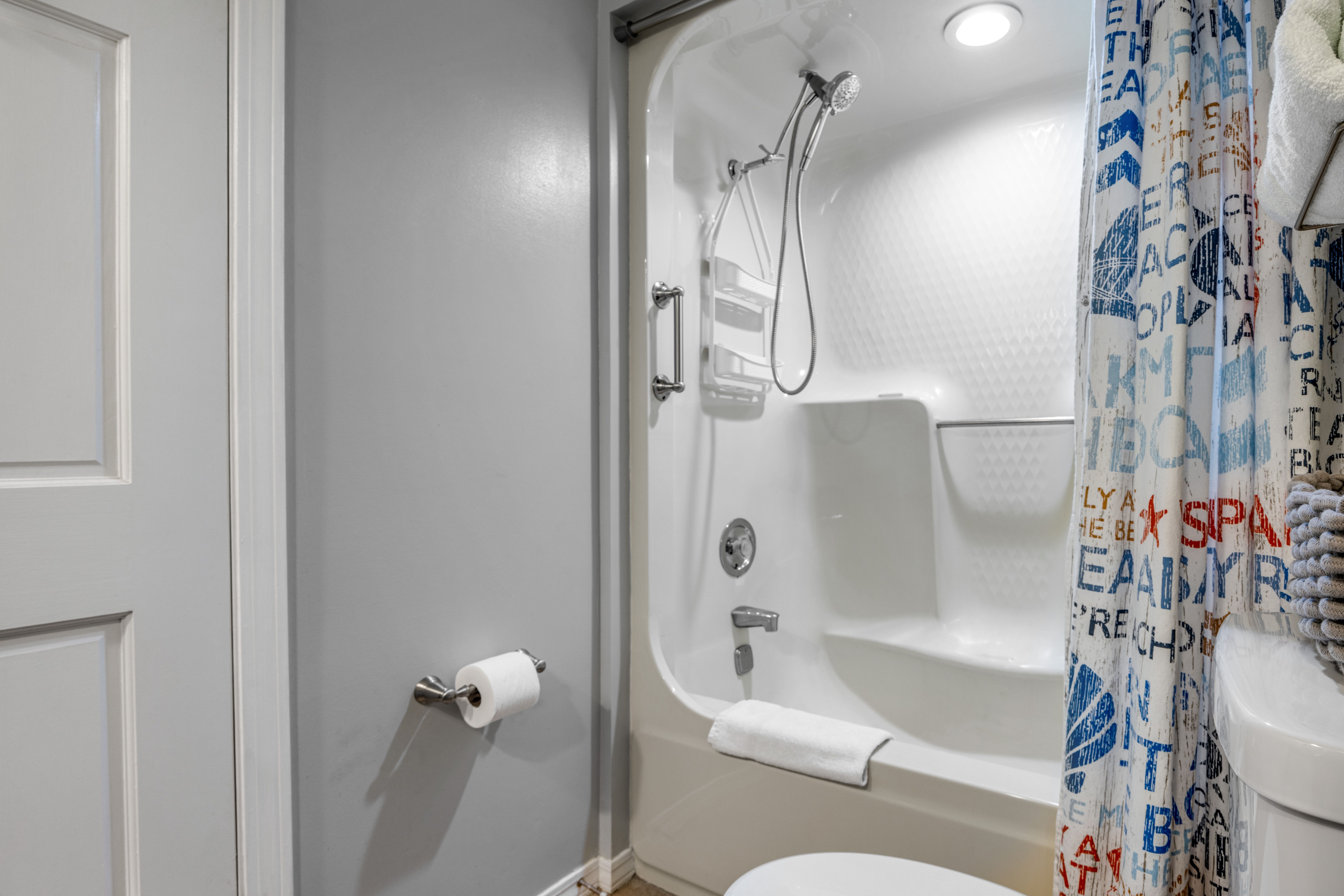 St. Thomas Square 1210B Bathroom