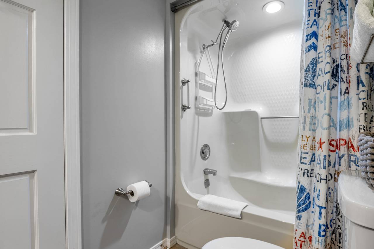 St. Thomas Square 1210B Bathroom St. Thomas Square 1210B Bathroom