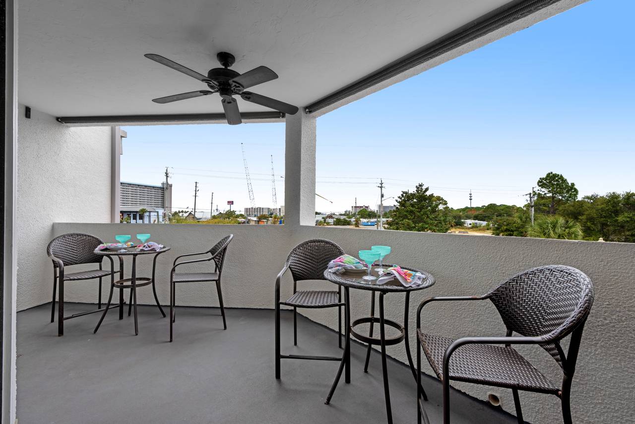 St. Thomas Square 1210B Balcony St. Thomas Square 1210B Balcony