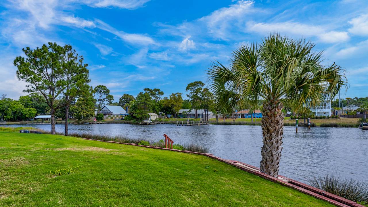 STQ1208B Exterior STQ1208B Exterior