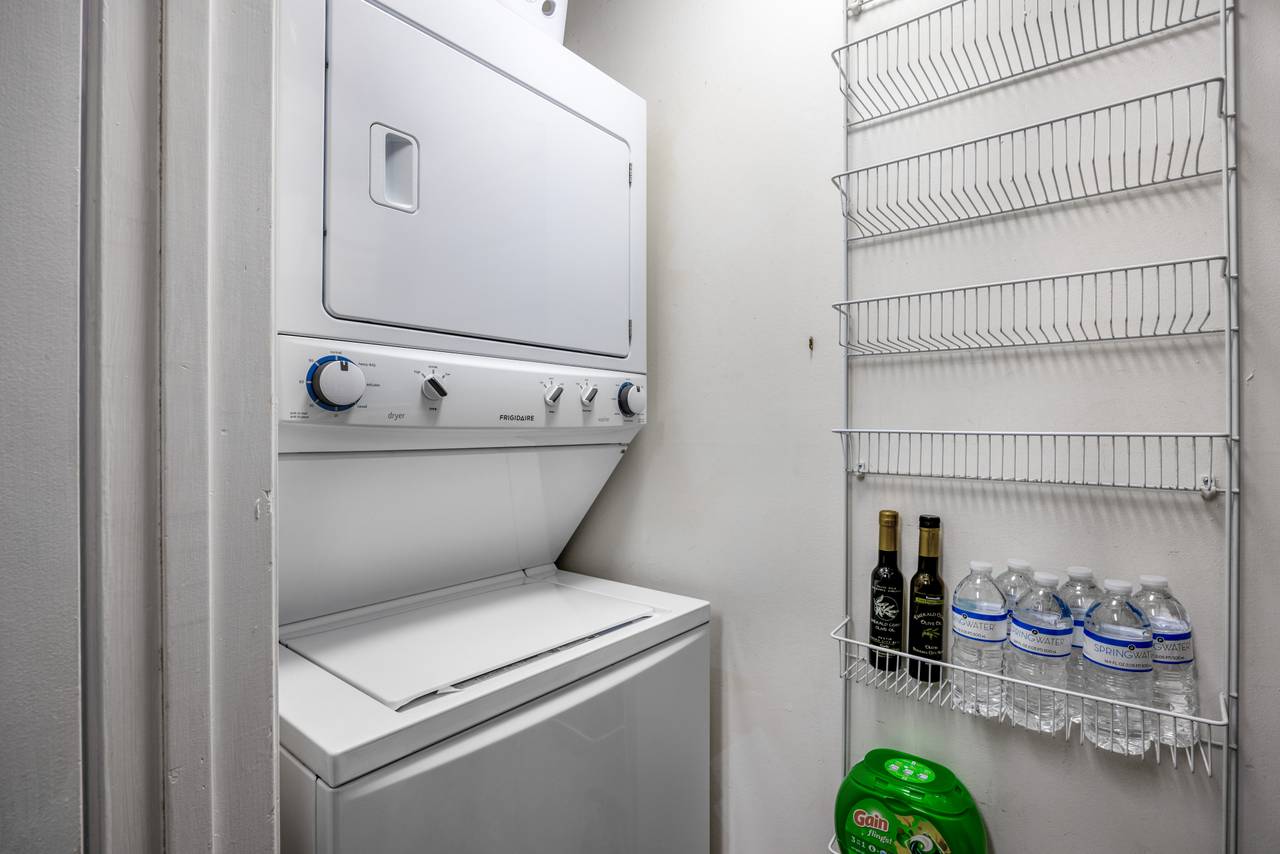 St. Thomas Square 1210B Washer and Dryer St. Thomas Square 1210B Washer and Dryer