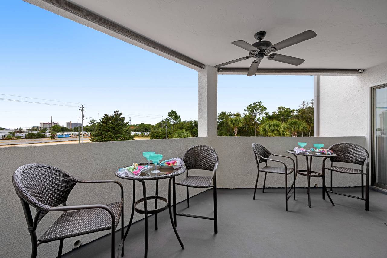 St. Thomas Square 1210B Balcony St. Thomas Square 1210B Balcony