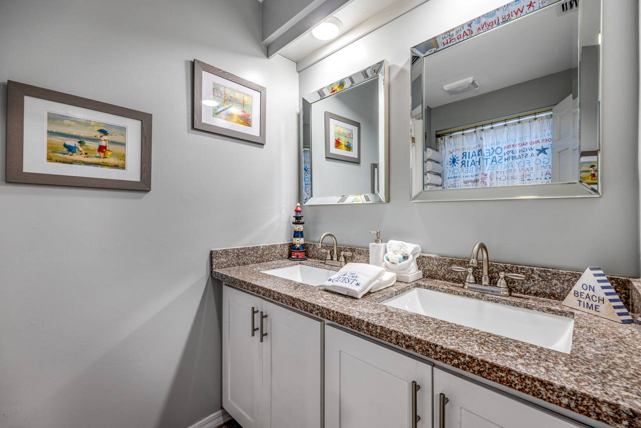 St. Thomas Square 1210B Bathroom St. Thomas Square 1210B Bathroom