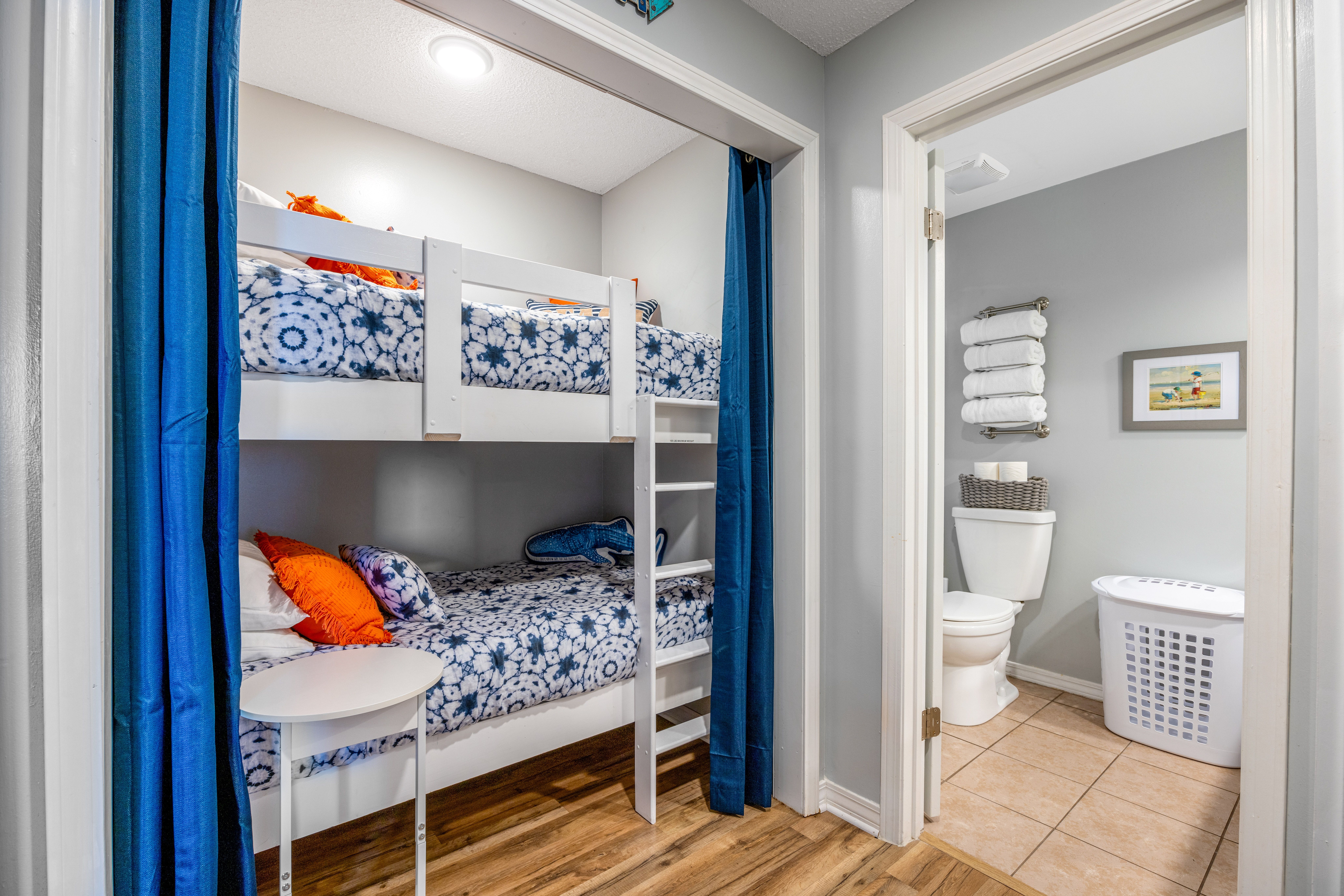 St. Thomas Square 1210B Bunk Beds