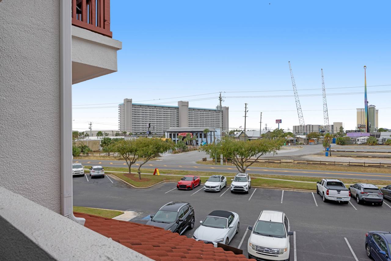 St. Thomas Square 1210B Balcony St. Thomas Square 1210B Balcony