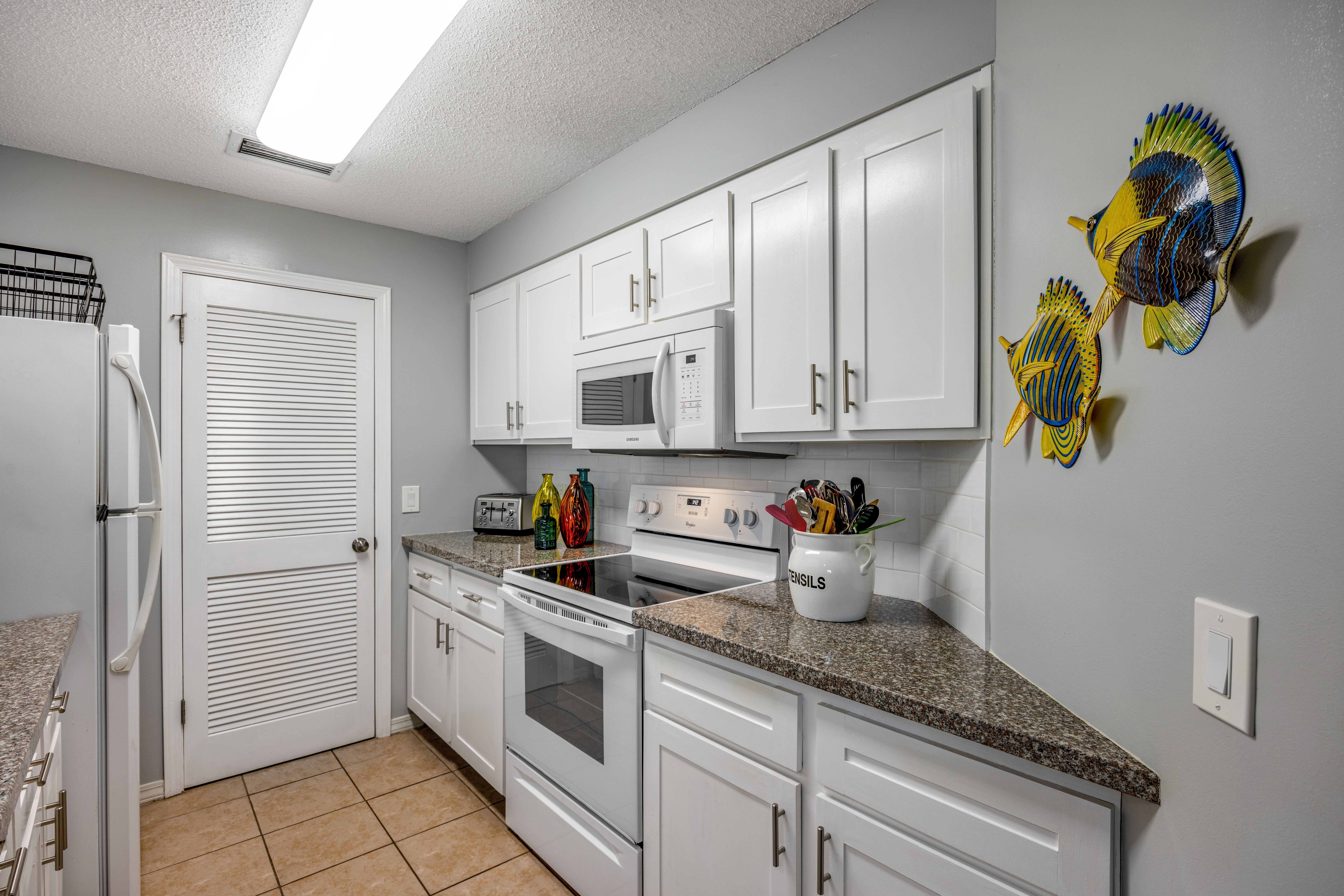 St. Thomas Square 1210B Kitchen