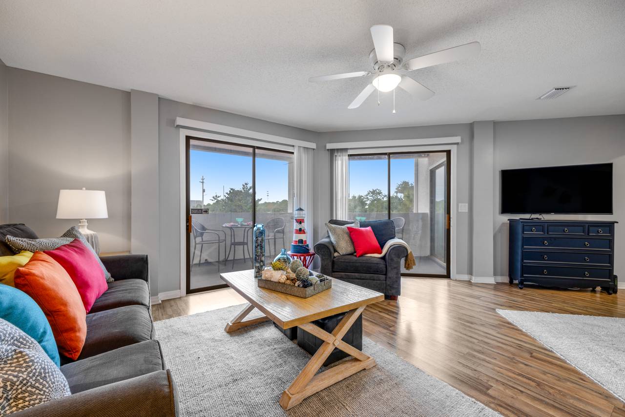 St. Thomas Square 1210B Living Area St. Thomas Square 1210B Living Area